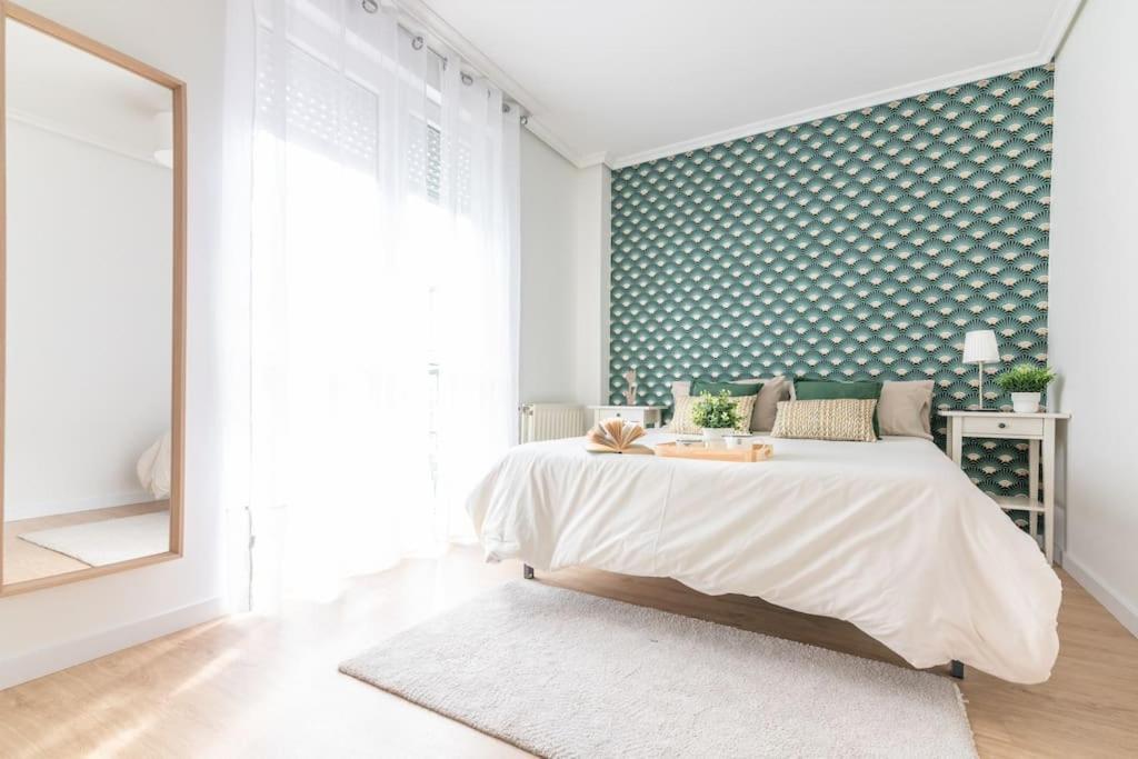 Centrico Y Comodo Apartamento Con Parking Privado Santander Luaran gambar